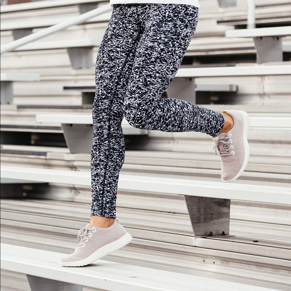 Black and white lulu leggings
